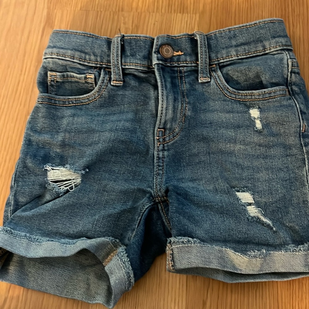 I’m selling these old navy shorts because there just too small